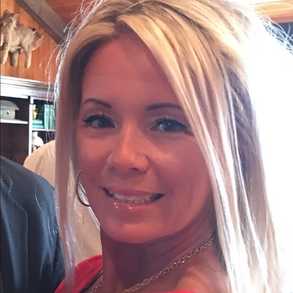 Meet your Posher, Lisa - Picture 1 of 1